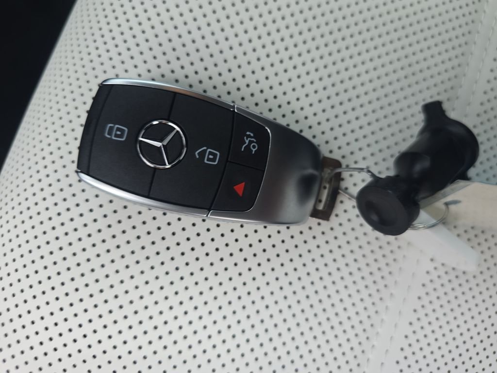 New 2026 Obsidian Black Metallic Mercedes-Benz GLE 350 image 29