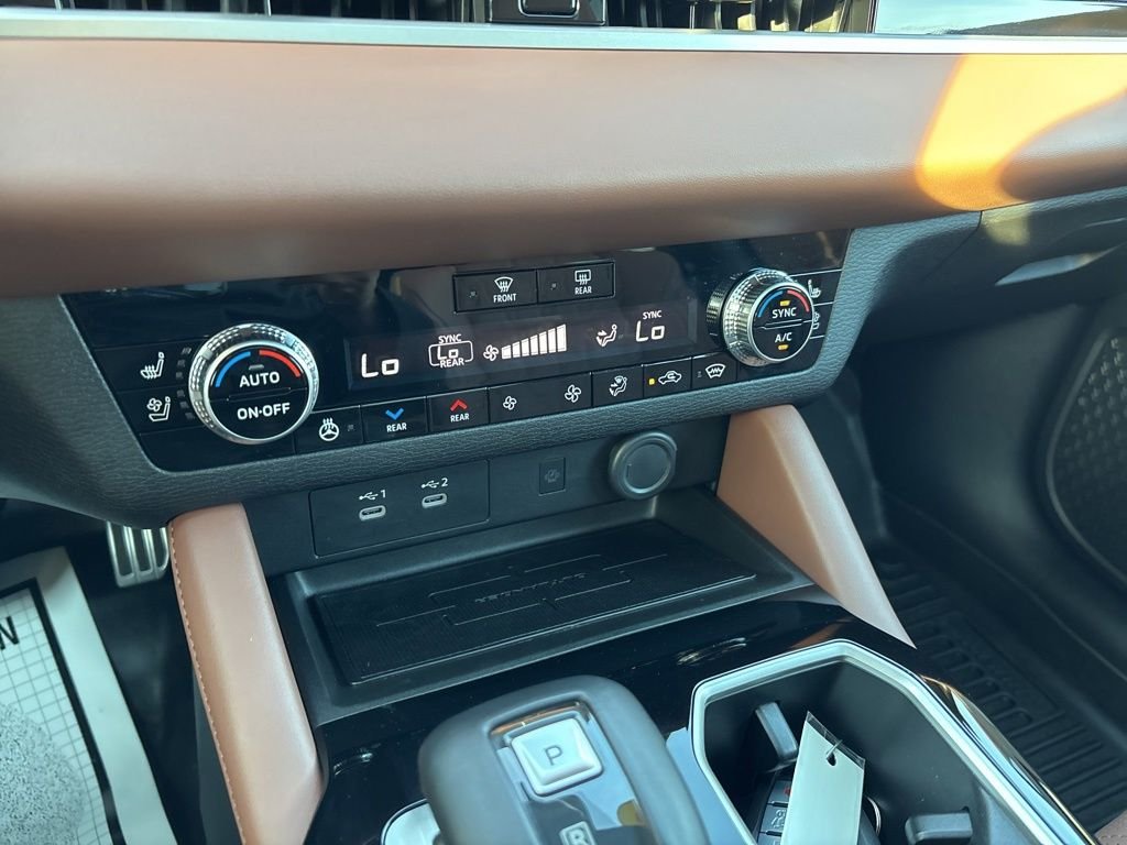 Used 2025  Mitsubishi SEL image 39
