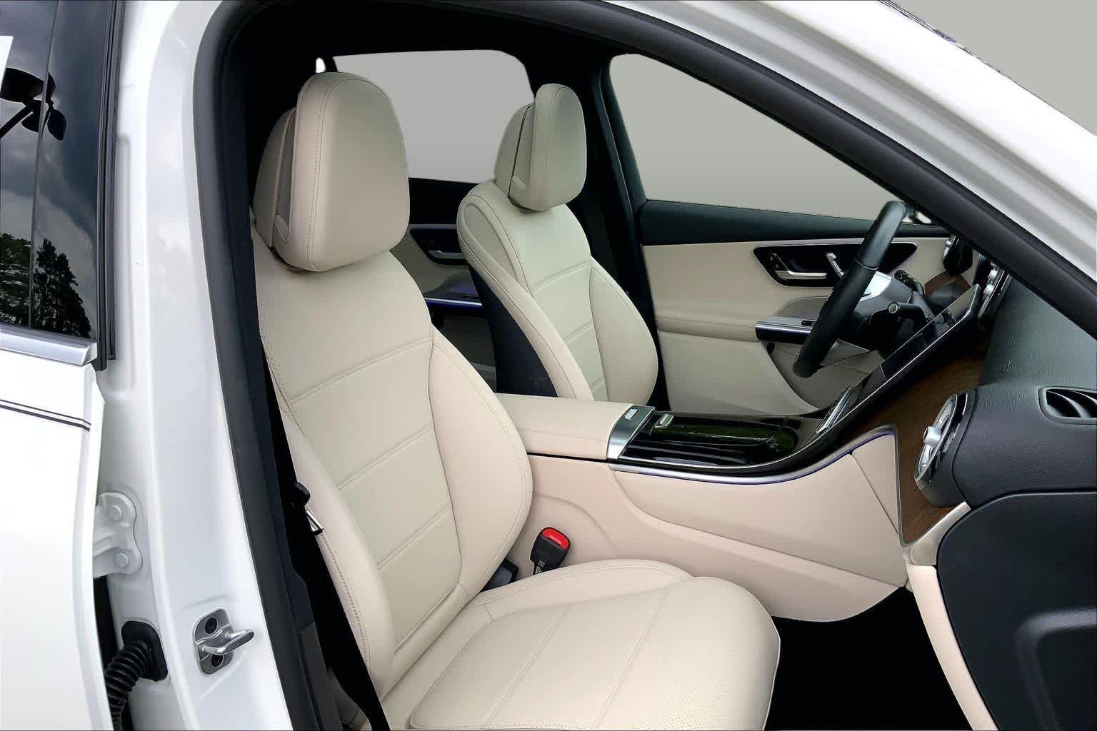 Certified Used 2025 Polar White Mercedes-Benz GLC 300 image 8