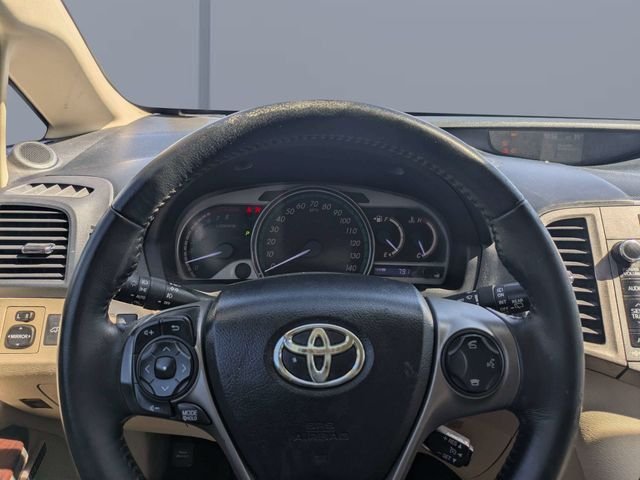 Used 2013 White Toyota LE image 29