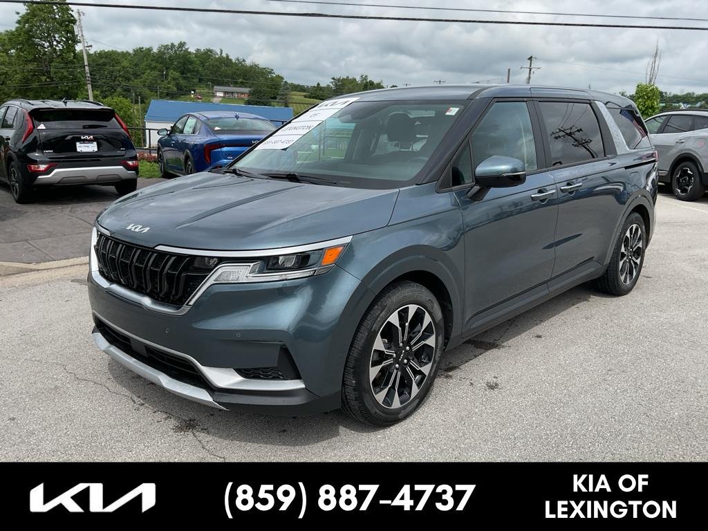 2022 Kia Sedona EX's photo