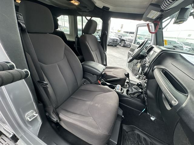 Used 2015 Silver Jeep Unlimited Sport image 29