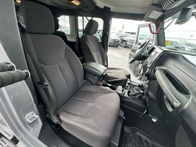Used 2015 Silver Jeep Unlimited Sport image 29