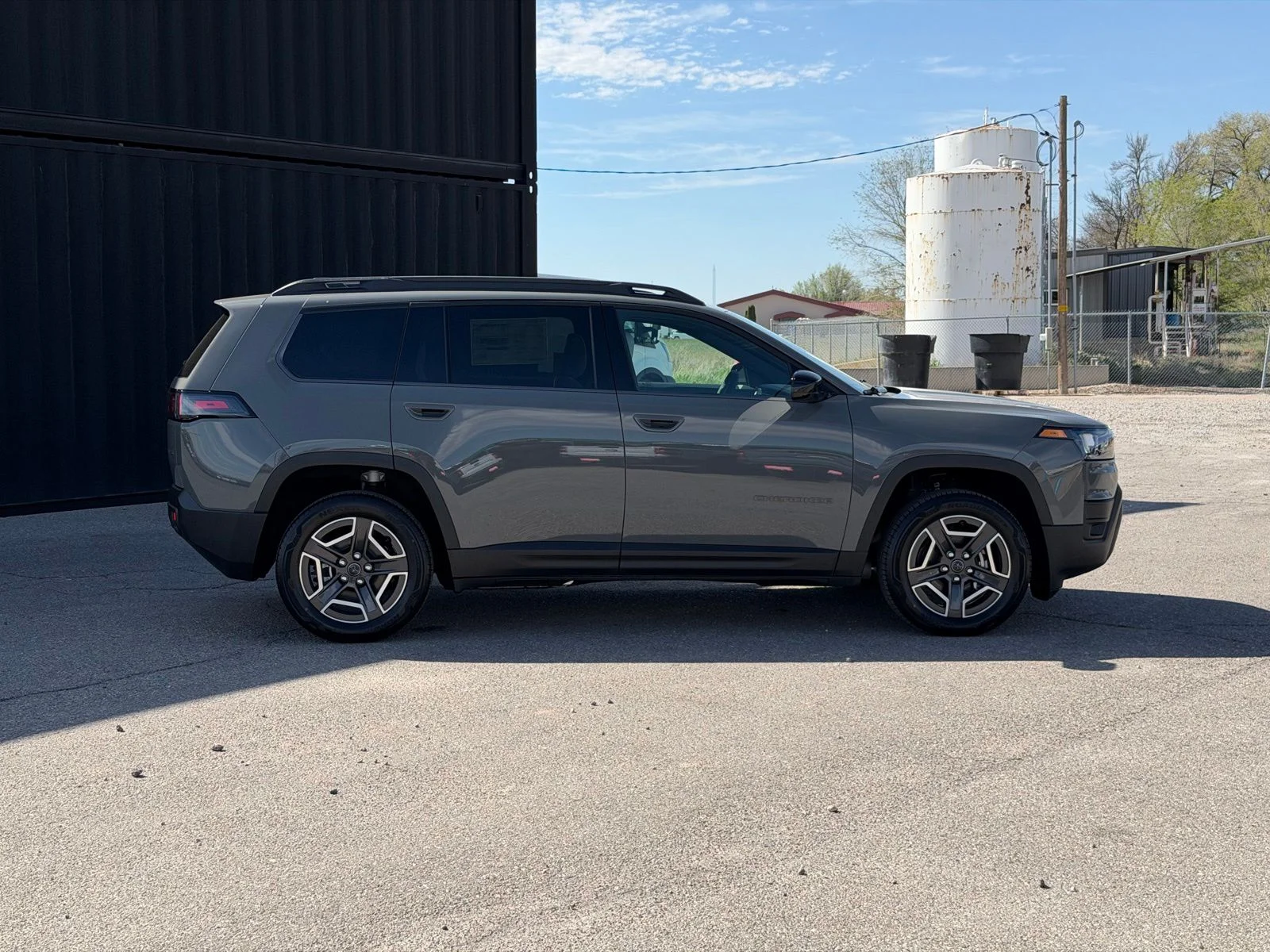 New 2026 Sting-Gray Clear-Coat Exterior Paint Jeep Laredo image 6