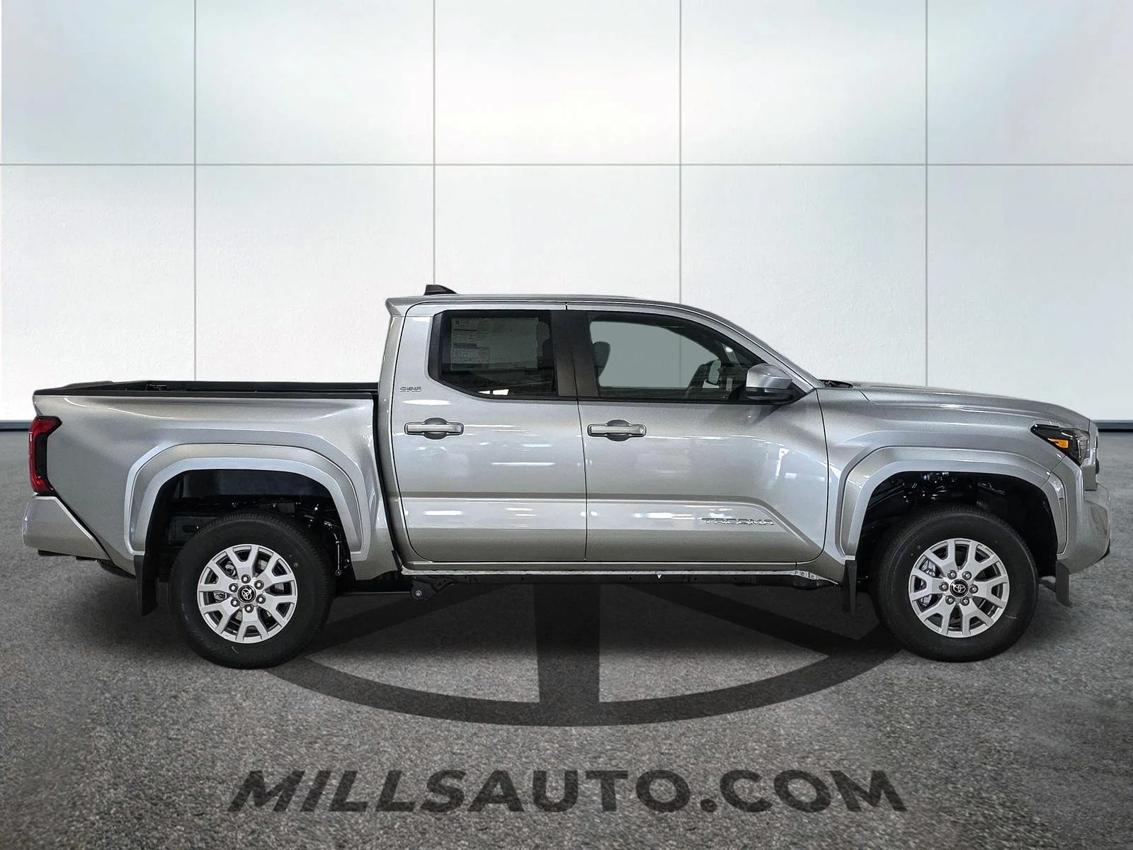 2026 Toyota Tacoma SR5 - Photo 9