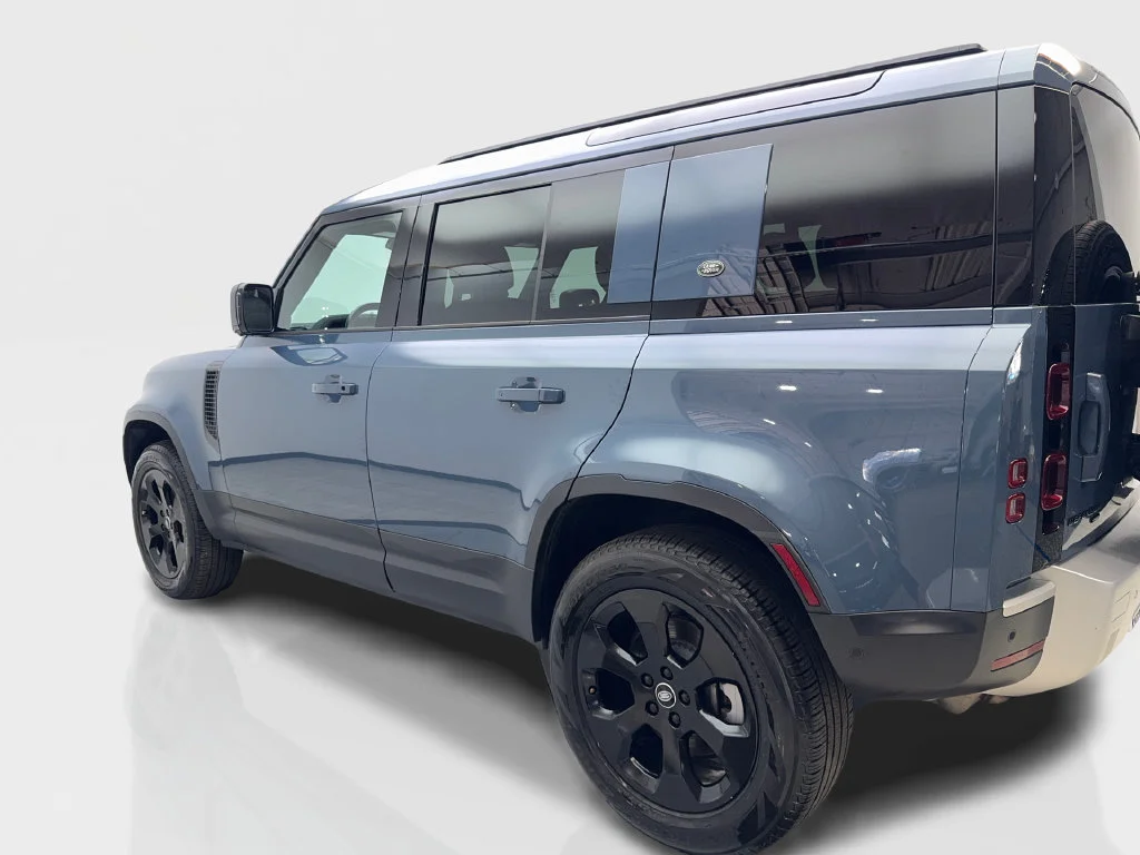 Used 2023 Blue Land Rover SE image 16