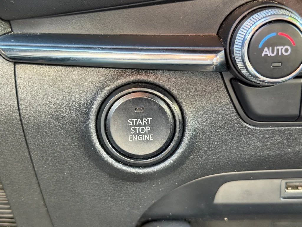 Used 2019 White Mazda Preferred image 28