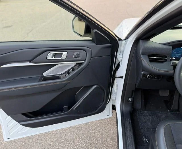 2026 Ford Explorer Tremor - Photo 13