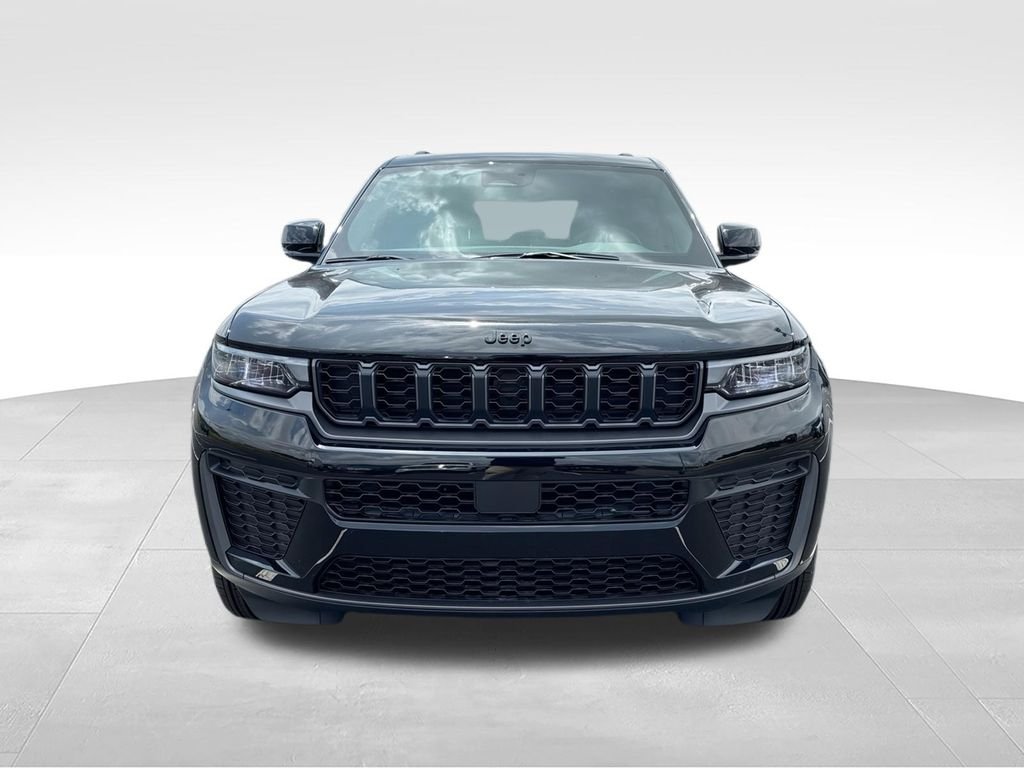 New 2026 Diamond Black Crystal Pearlcoat Jeep Altitude image 3