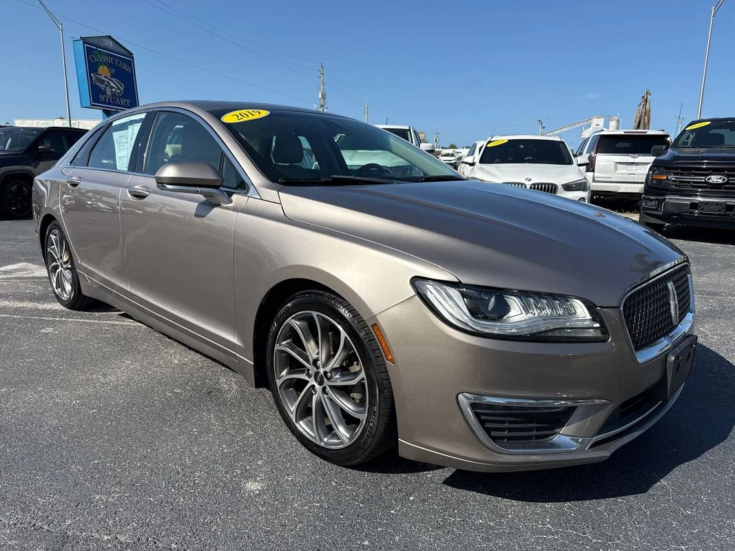 Used 2019  Lincoln Reserve I image 8