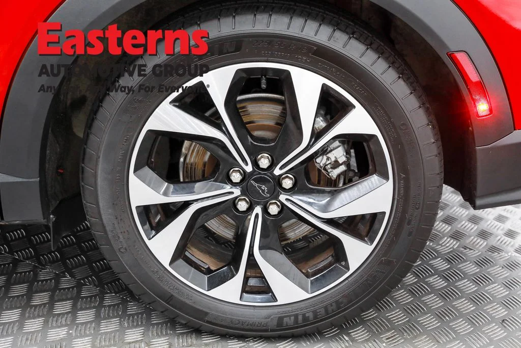 Used 2024 Red Ford Select image 33
