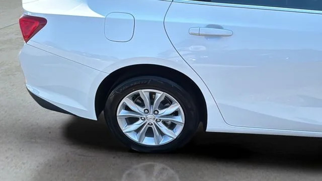 Used 2025 White Chevrolet LT image 35