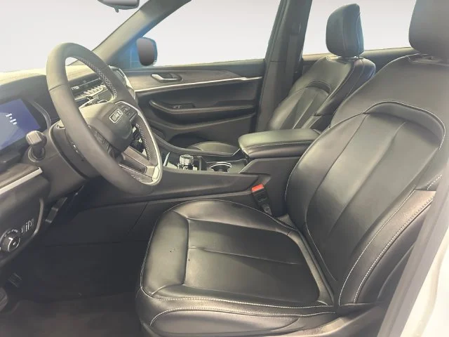 Used 2024 White Jeep Limited image 9