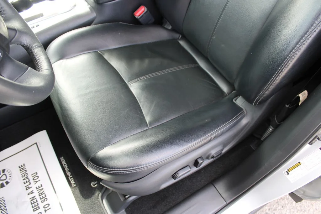 Used 2018 Silver Nissan SL image 19