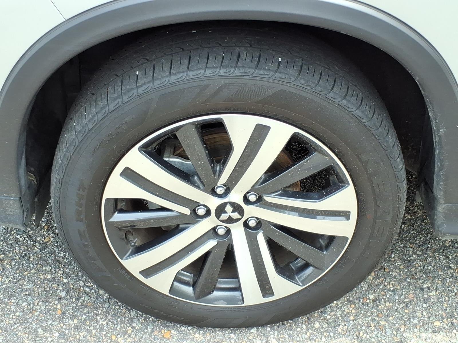 Used 2025  MITSUBISHI  image 4