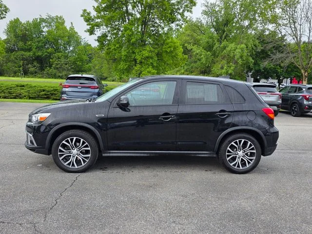 Used 2019 Labrador Black Metallic Mitsubishi 2.0 SE image 5