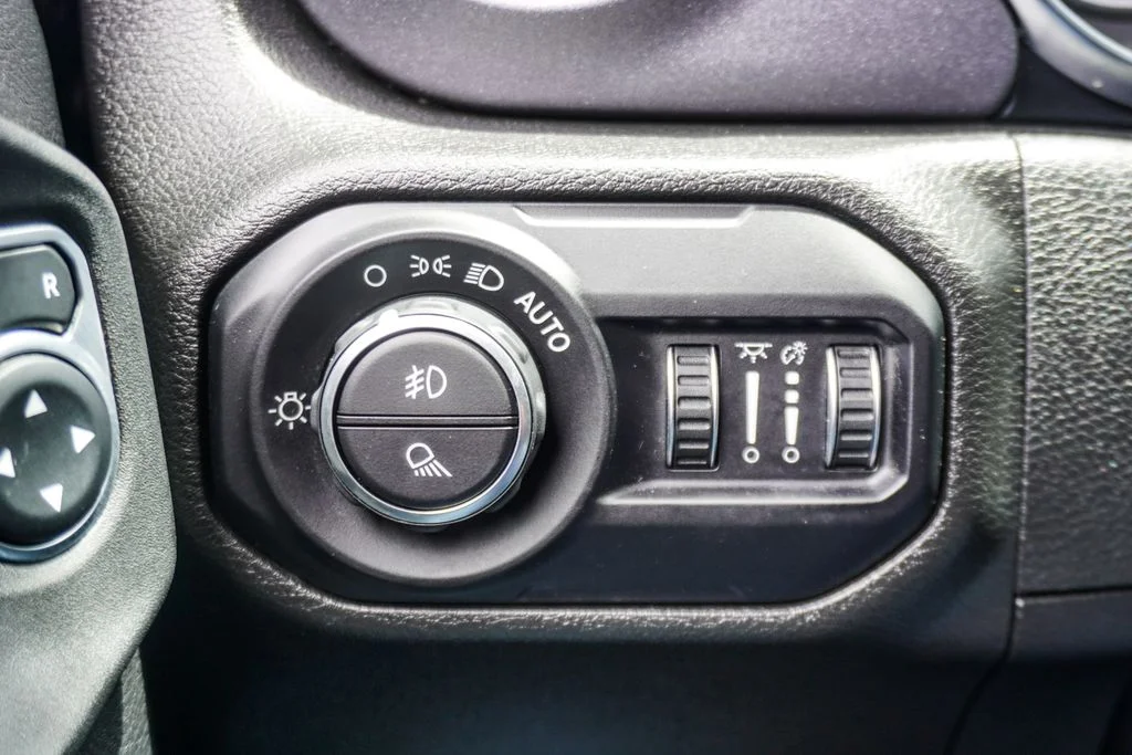 Used 2022 Black Jeep Mojave image 19