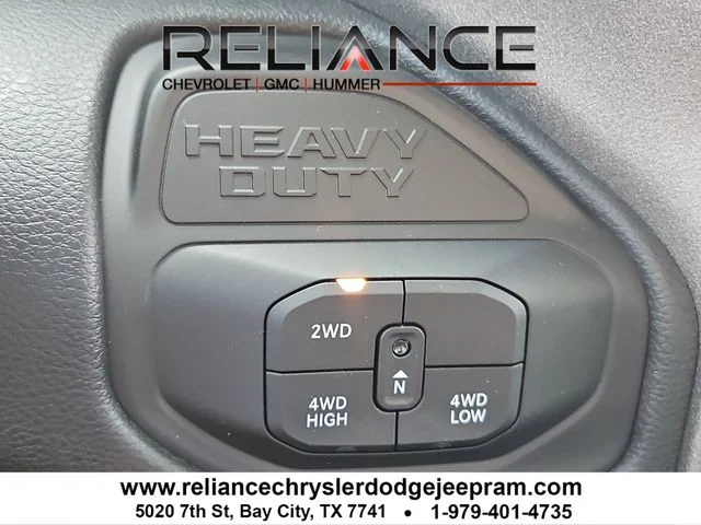 New 2026 Diamond Black Crystal Pearl-Coat Exterior Paint RAM Tradesman image 23