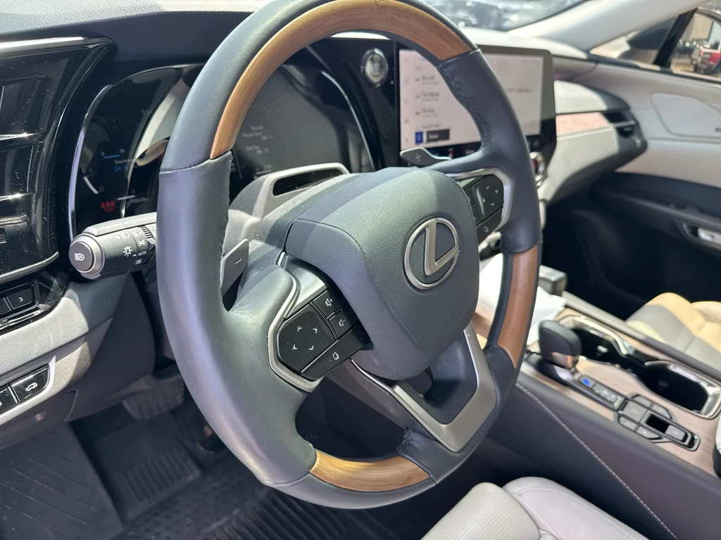Certified Used 2026 Caviar Lexus Luxury image 14