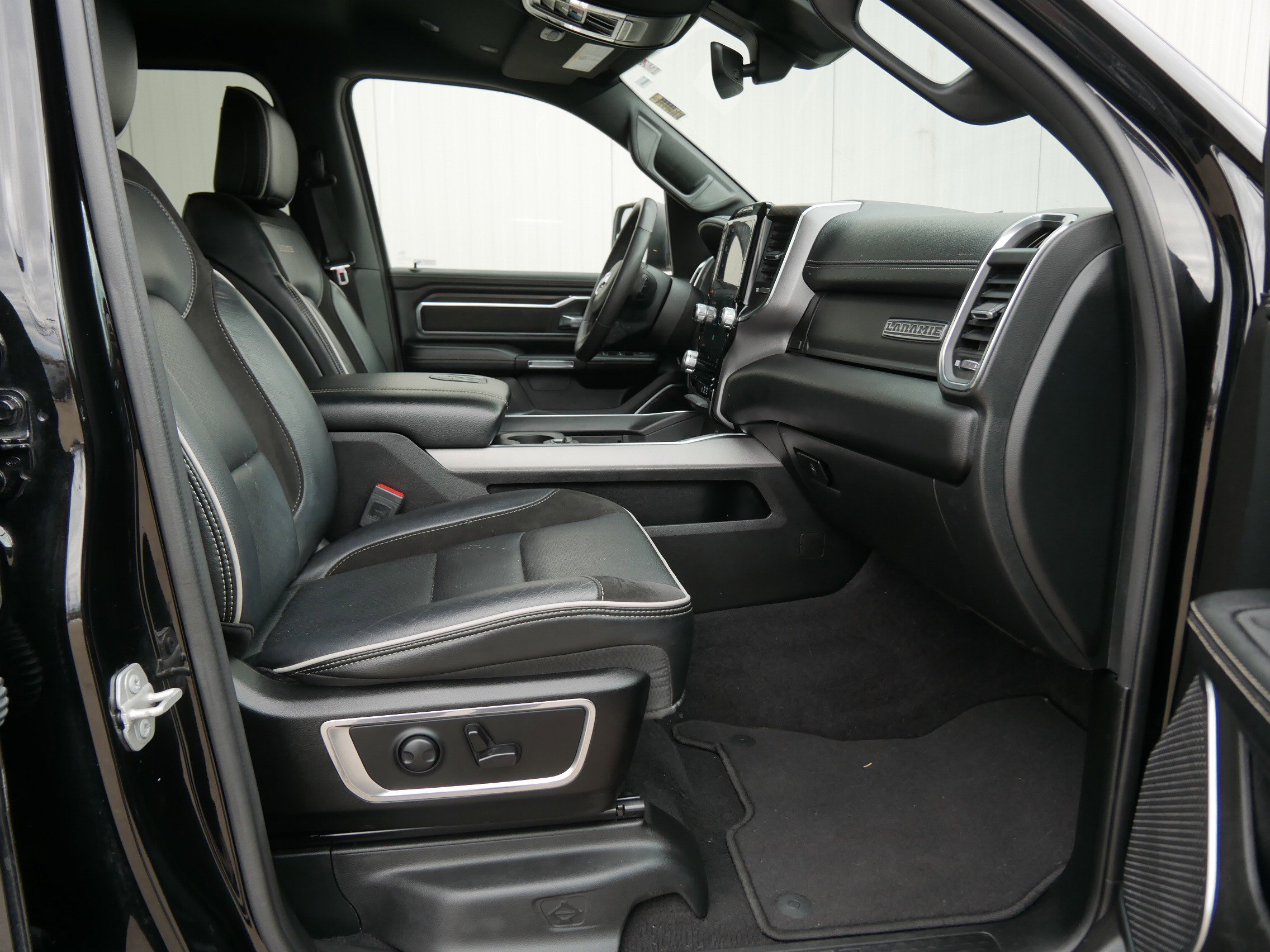 Used 2025 Diamond Black Crystal Pearlcoat Ram Laramie image 14
