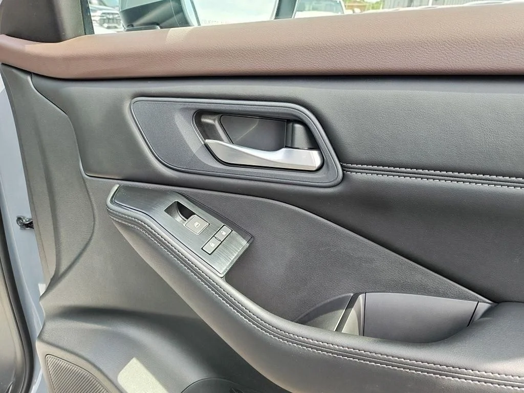 Used 2023 Gray Nissan SL image 36