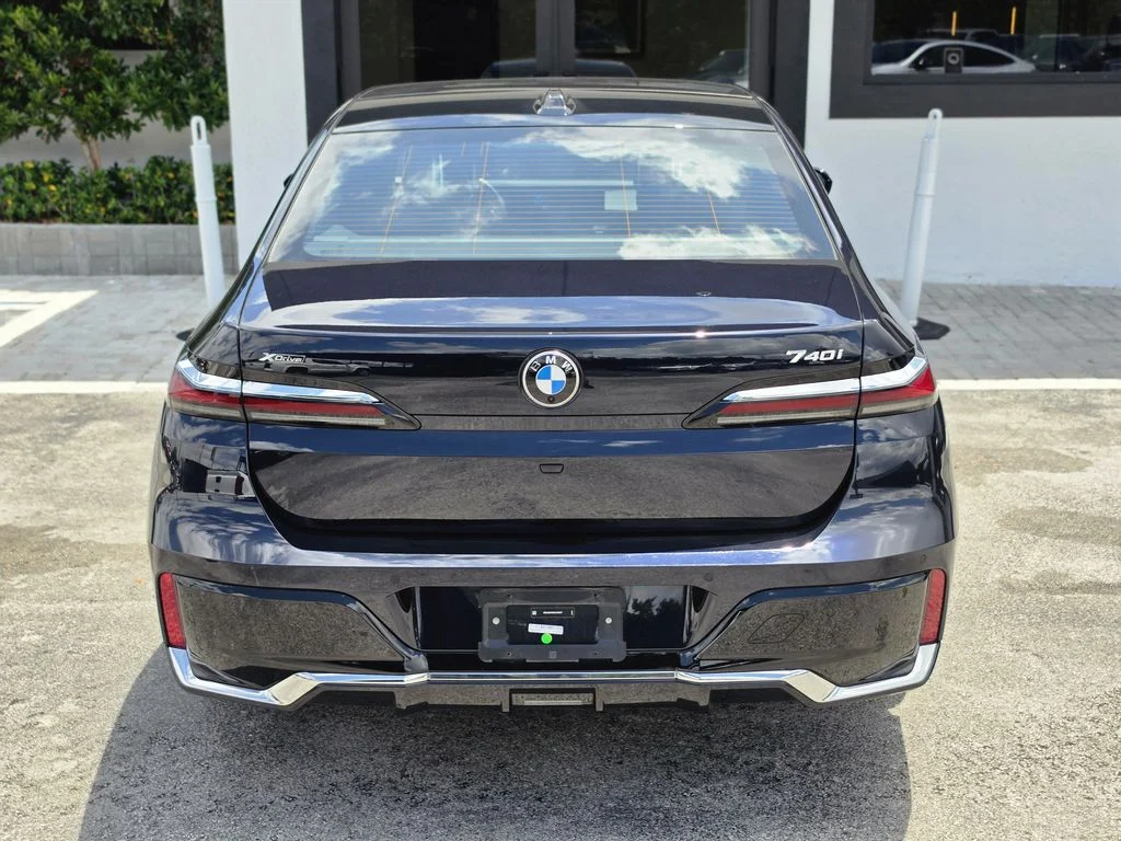 Used 2025 Black BMW 740i xDrive image 5