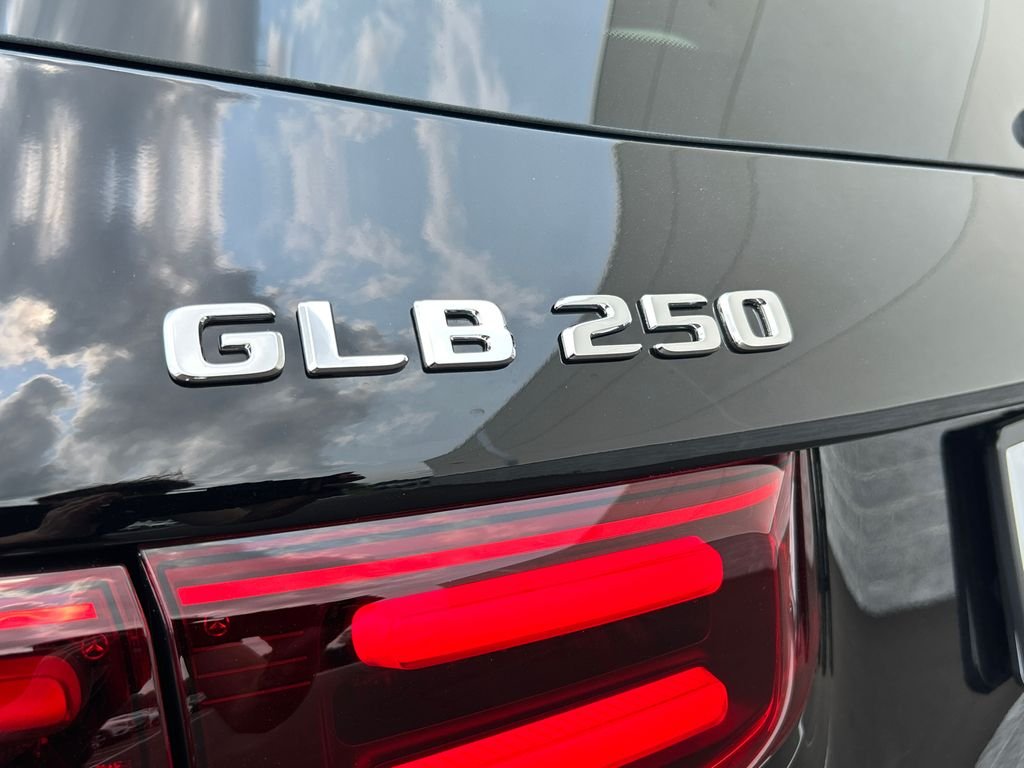 New 2026 Night Black Mercedes-Benz GLB 250 image 31