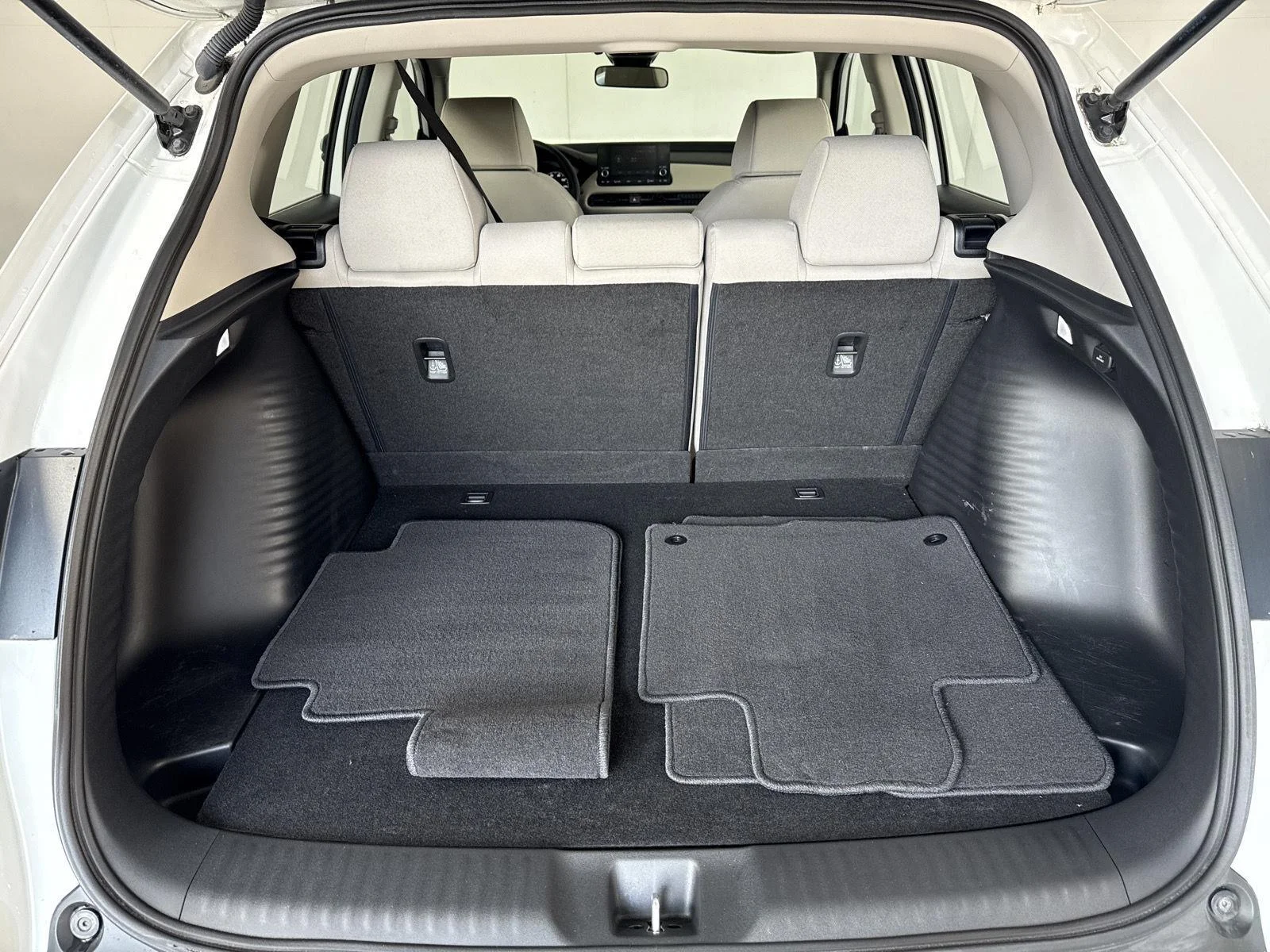Used 2025 Platinum White Pearl Honda LX image 7