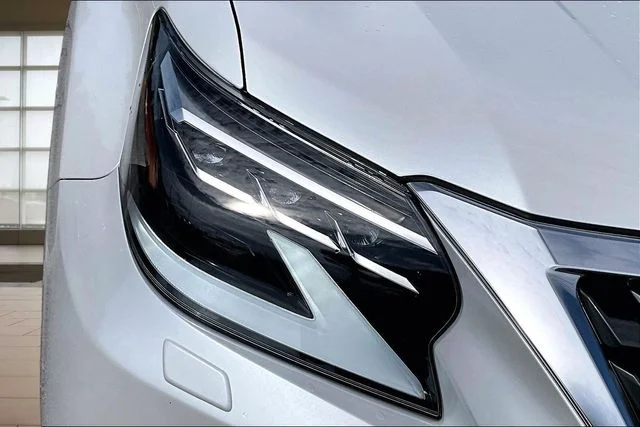 Used 2023 White Lexus 460 image 28