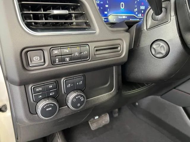 Used 2022 Empire Beige Metallic Chevrolet RST image 18