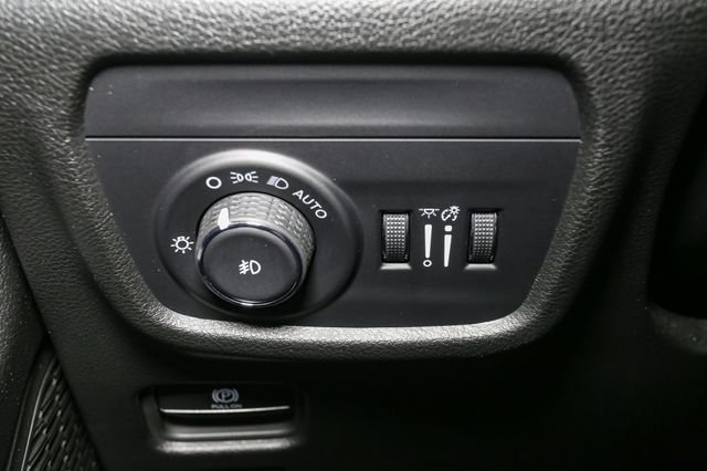 Used 2025 Gray Jeep Limited image 40