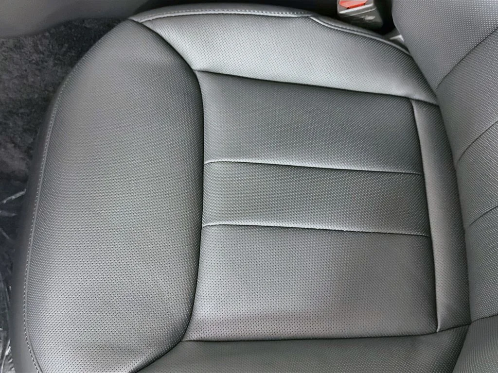 New 2026 Santorini Black Land Rover SE image 20
