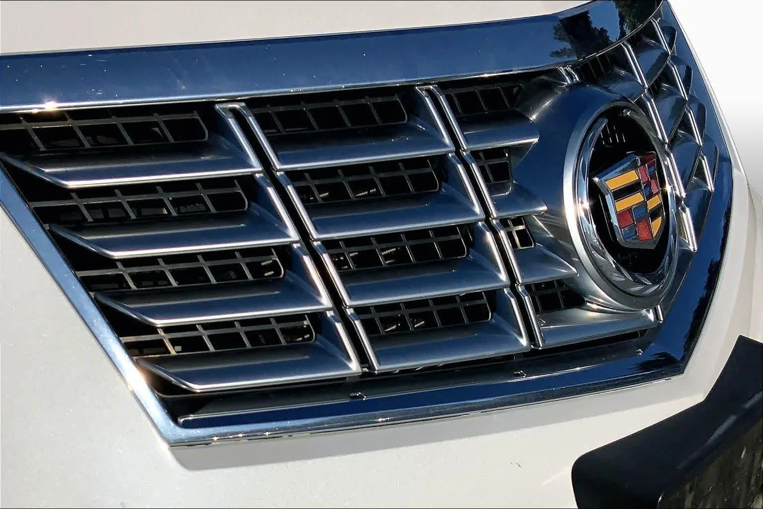 Used 2015 Platinum Ice Tricoat Cadillac Performance Collection image 30