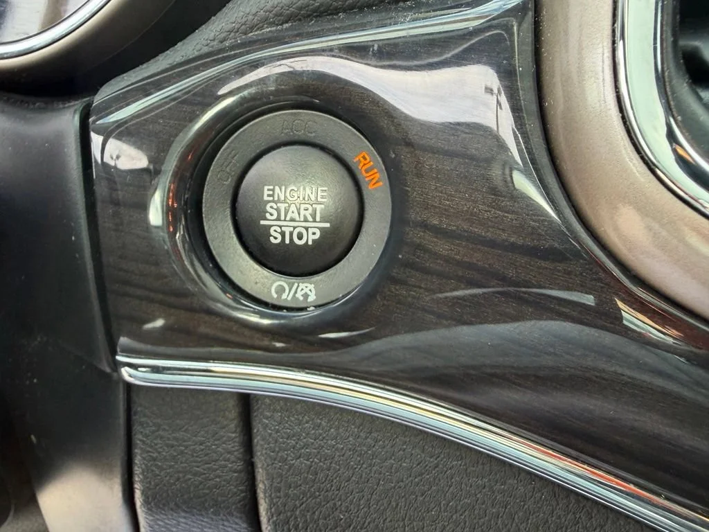 Used 2017 Bright White Clea Jeep Overland image 36