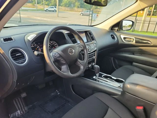 Used 2020 Blue Nissan SV image 17