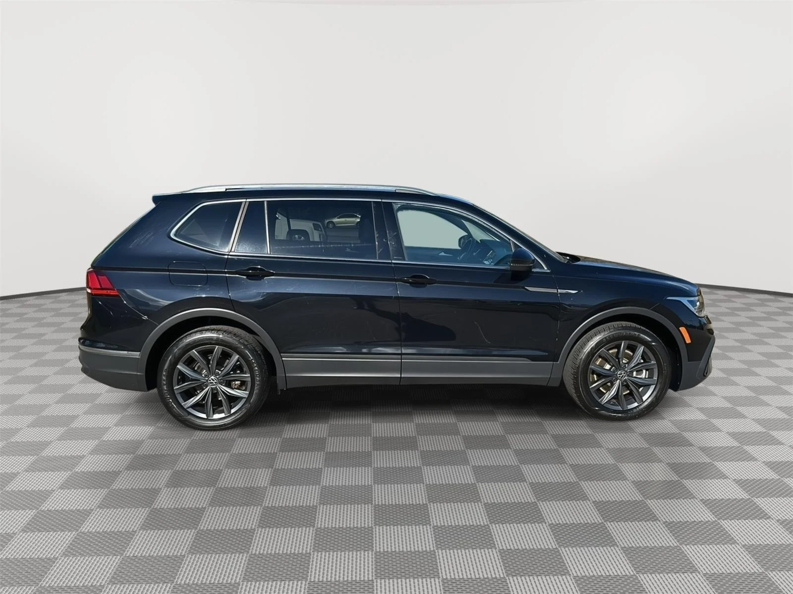 Used 2023 Deep Black Pearl Volkswagen SE image 4