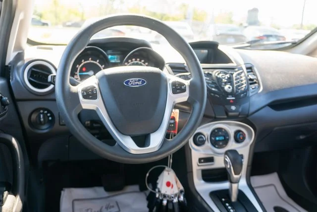 Used 2018 Gray Ford SE image 13