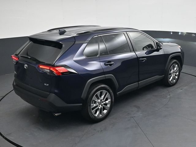 Used 2024  Toyota XLE Premium image 25