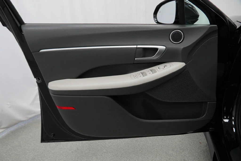 Used 2025 Abyss Black Hyundai SEL image 34