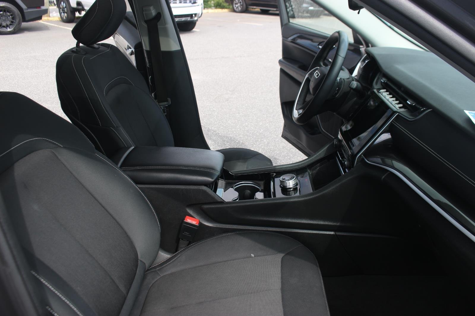 Used 2022 Gray Jeep Laredo image 34