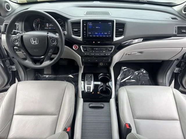 Used 2016  Honda Touring image 9