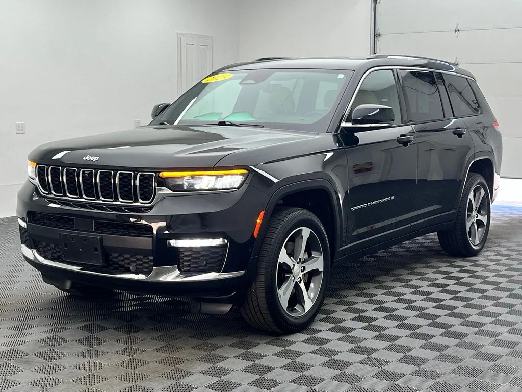 Used 2023 Black Jeep Limited image 2