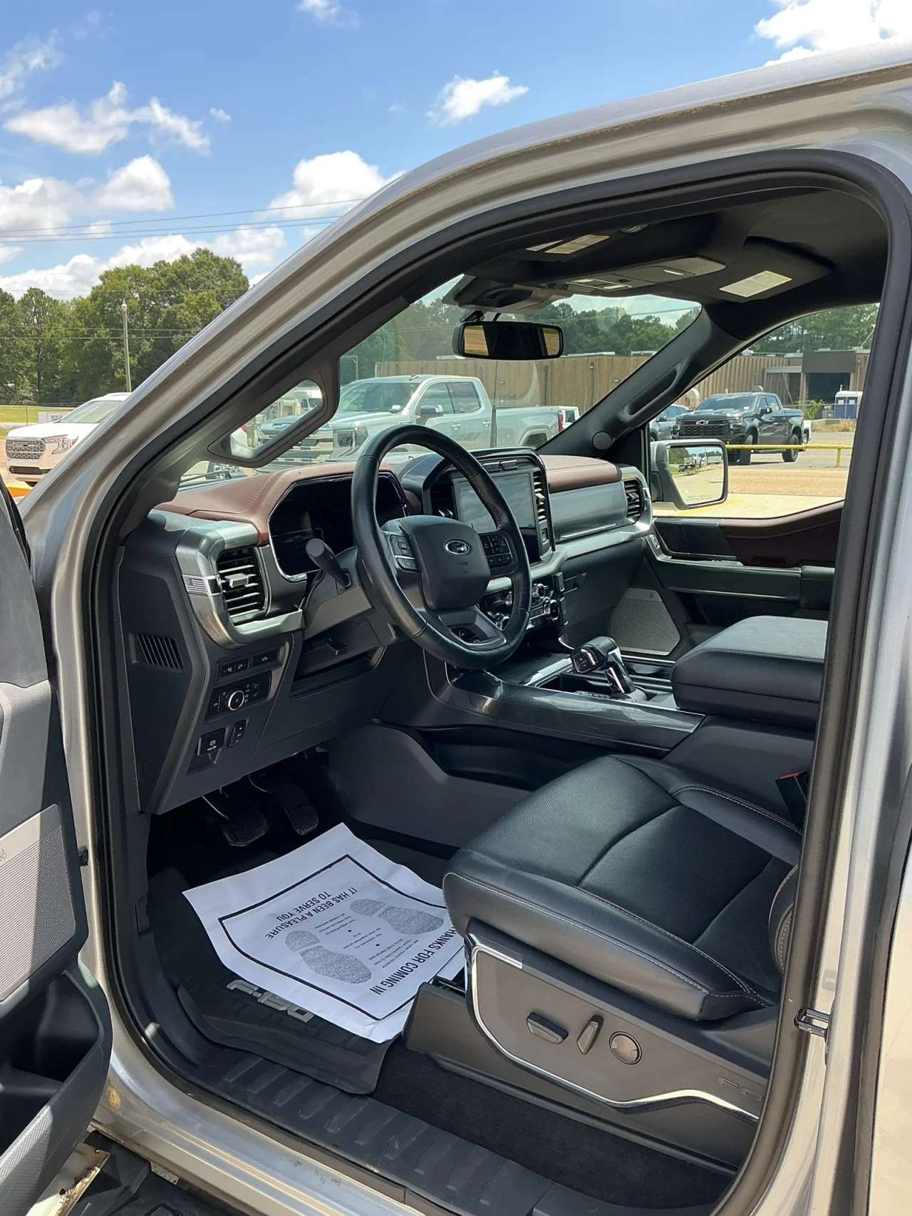 Used 2022 Grey Ford XL image 9