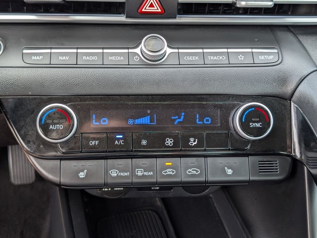 Used 2025 Silver Hyundai SEL Convenience image 9