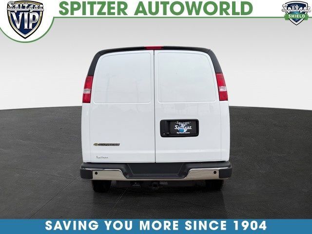 New 2025 Summit White Chevrolet WT image 6