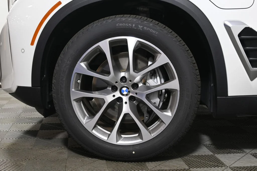 Used 2026 White BMW xDrive50e image 12