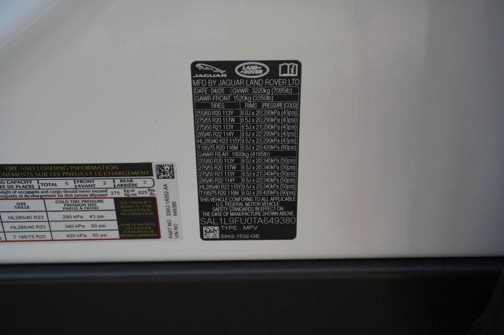 Used 2026 White Land Rover Dynamic SE image 34