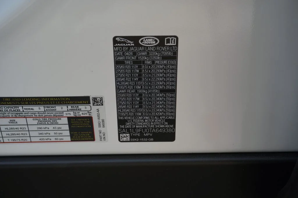 New 2026 Ostuni Pearl White Land Rover Dynamic SE image 35