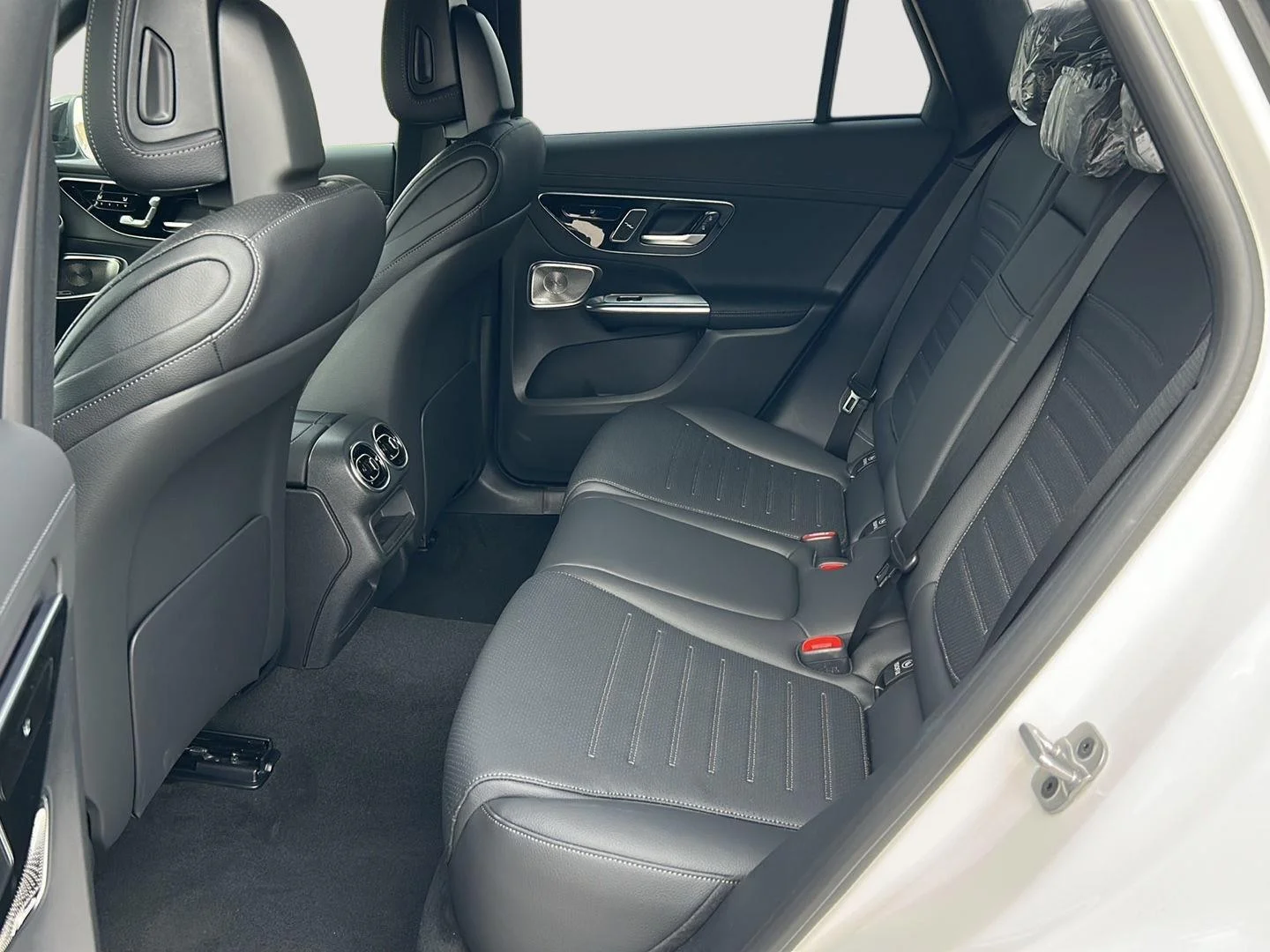 New 2026 Polar White Mercedes-Benz GLC 300 image 26