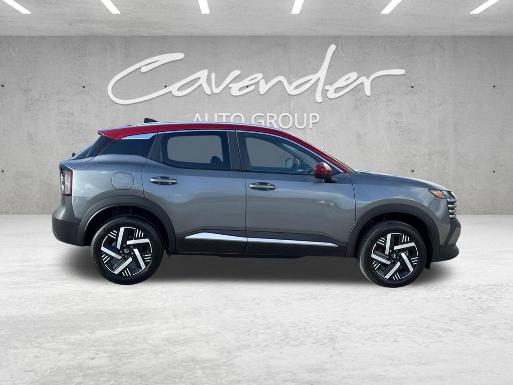 New 2026 Gun Metallic / Scarlet Ember Tintcoat Two-tone Nissan SV image 18